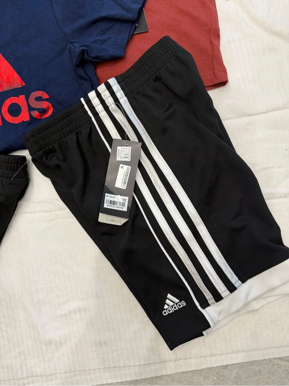 New boys adidas Sz 5 shirt & Shorts Set, sweatpants bundle